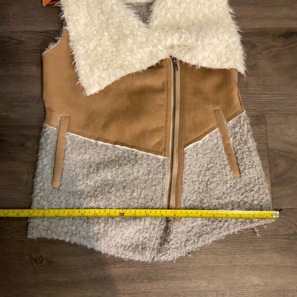 Anthropologie  Saturday Sunday faux suede and faux fur vest, zip up, size XS - Picture 8 of 10